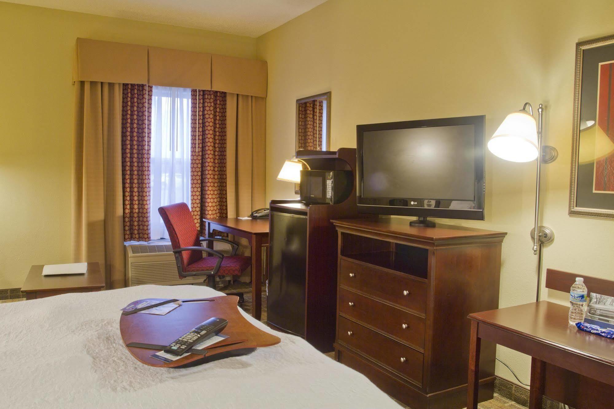 Hampton Inn Charlotte Monroe Δωμάτιο φωτογραφία