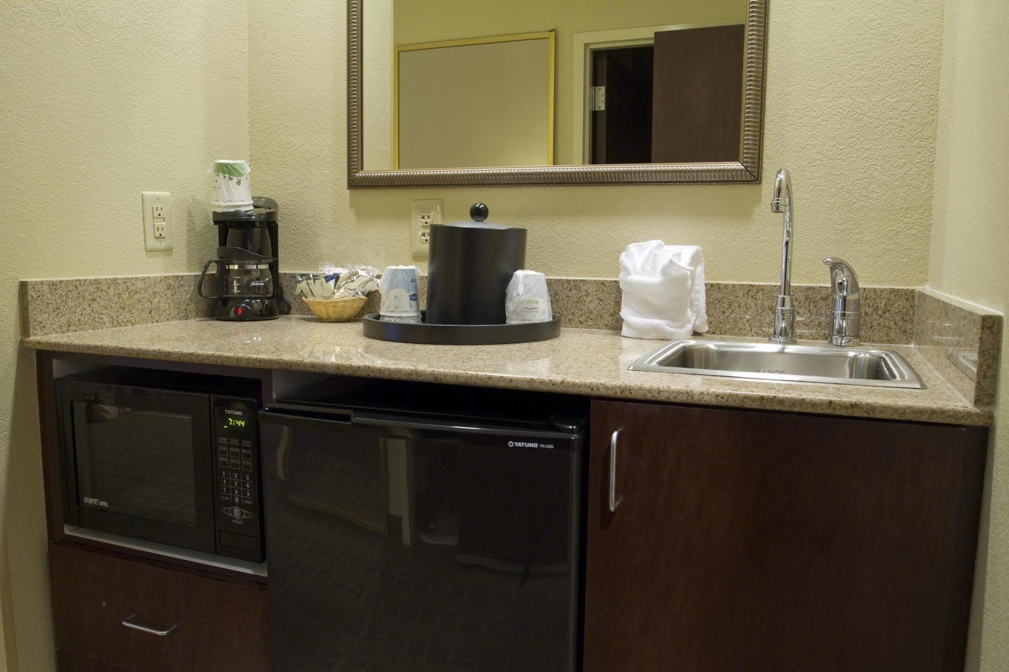 Hampton Inn Charlotte Monroe Δωμάτιο φωτογραφία